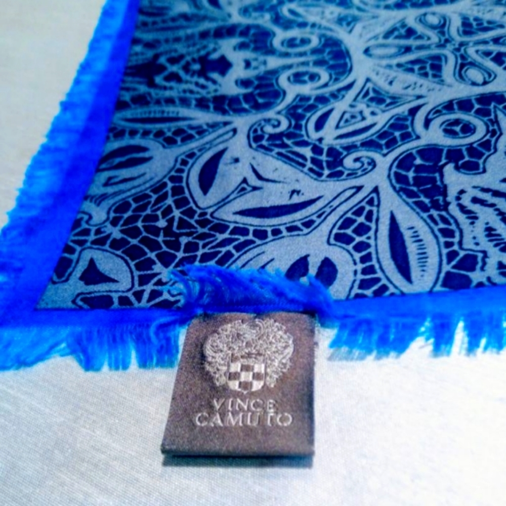 Vince Camuto VTG BLUE silk scarf